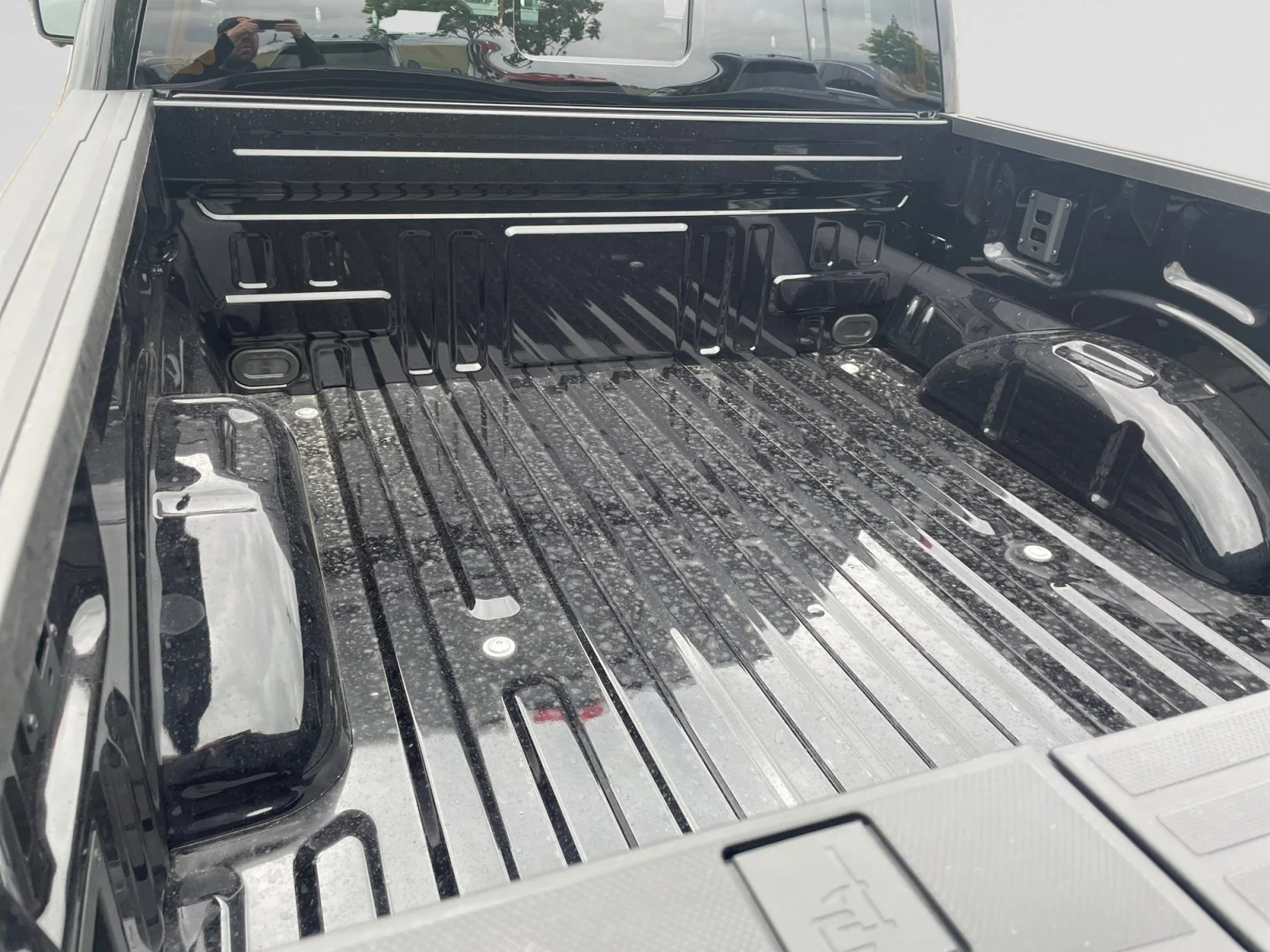New 2026 Agate Black Metallic Ford XLT image 10