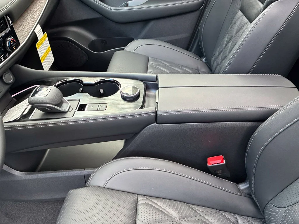 New 2026 Everest White Pearl TriCoat Nissan Platinum image 25