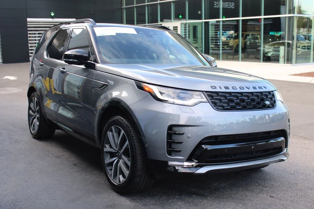 Used 2025  Land Rover Dynamic SE image 4
