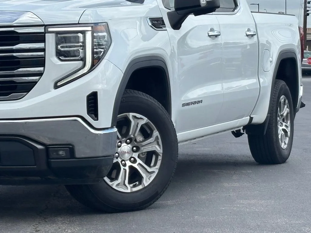 Used 2025 White GMC SLT image 3