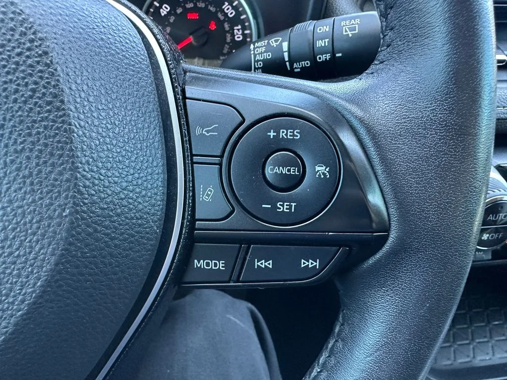 Used 2019 Gray Toyota XLE Premium image 21