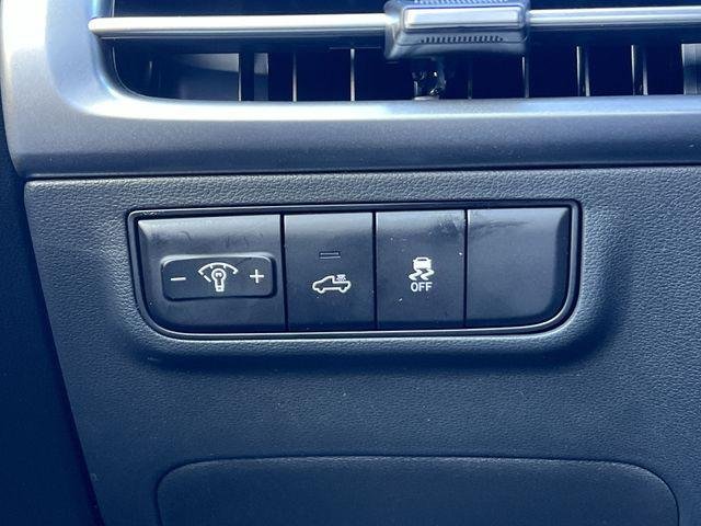 New 2026 White Hyundai SEL AWD image 22