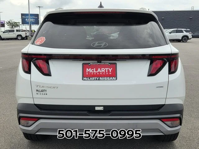 Used 2025 White Hyundai SEL image 7