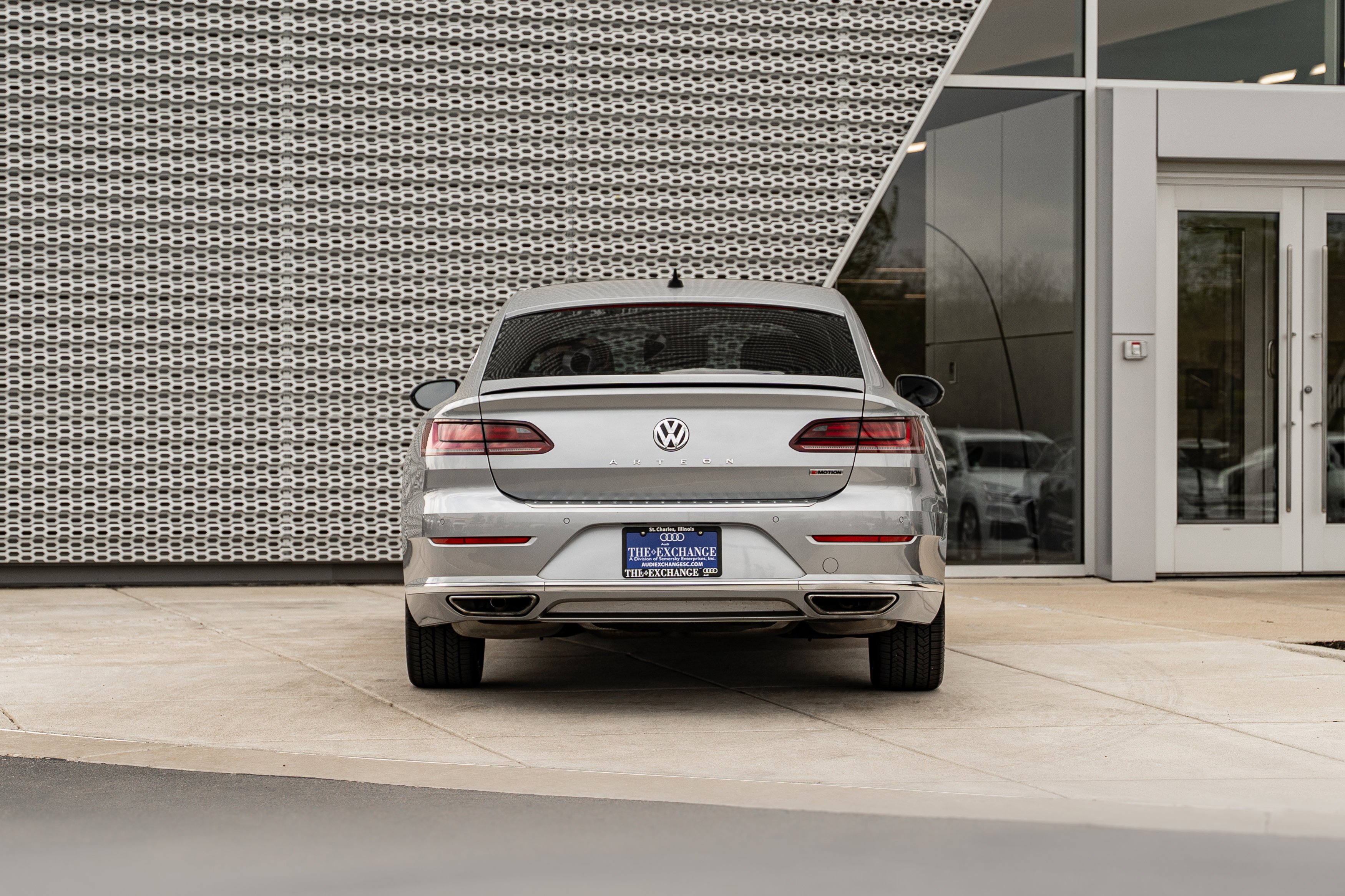 Used 2019 Pyrite Silver Metallic Volkswagen SEL Premium R-Line image 30