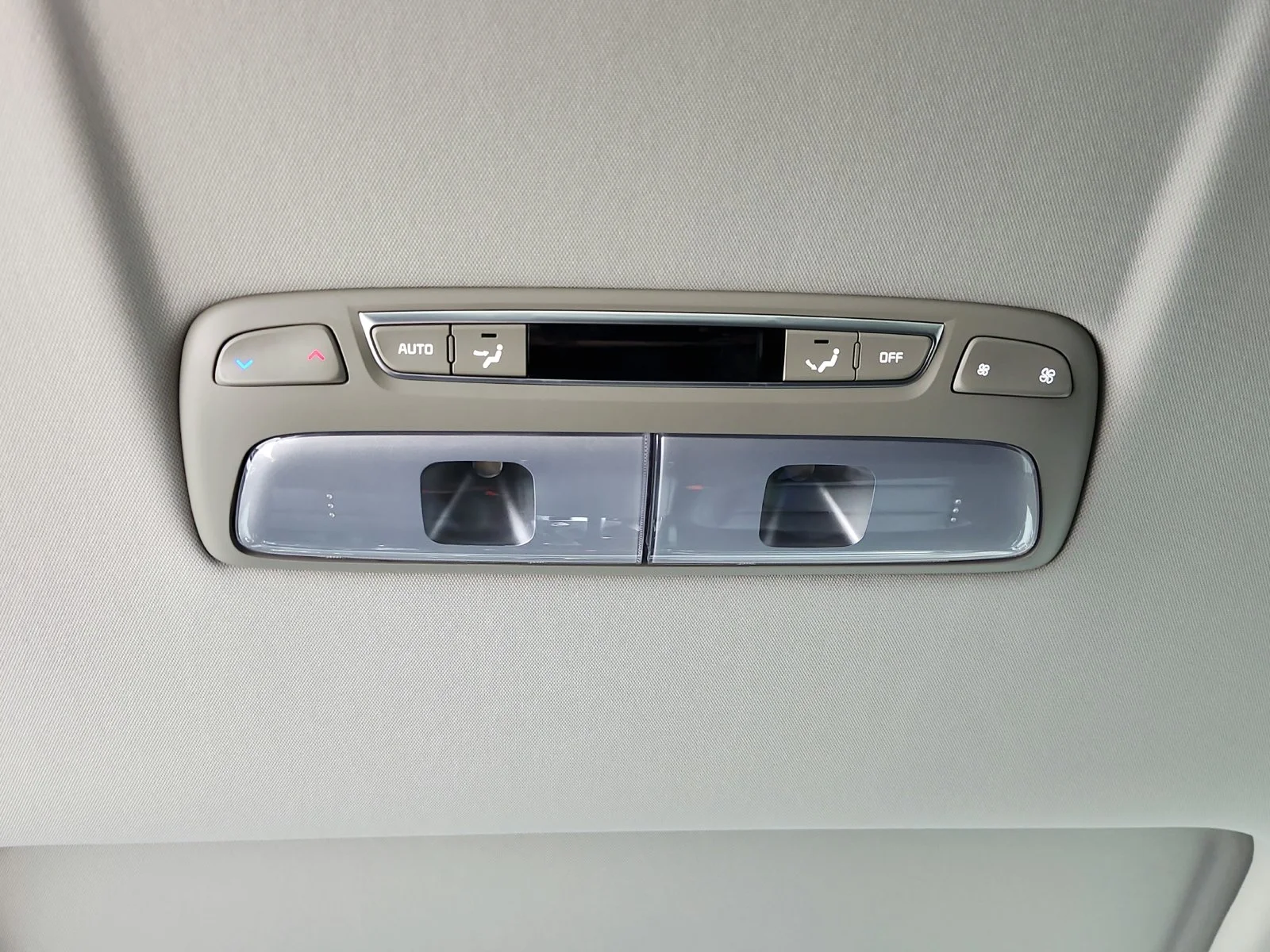Used 2025  Kia S image 39