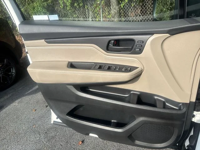 Used 2022 White Honda EX-L image 28