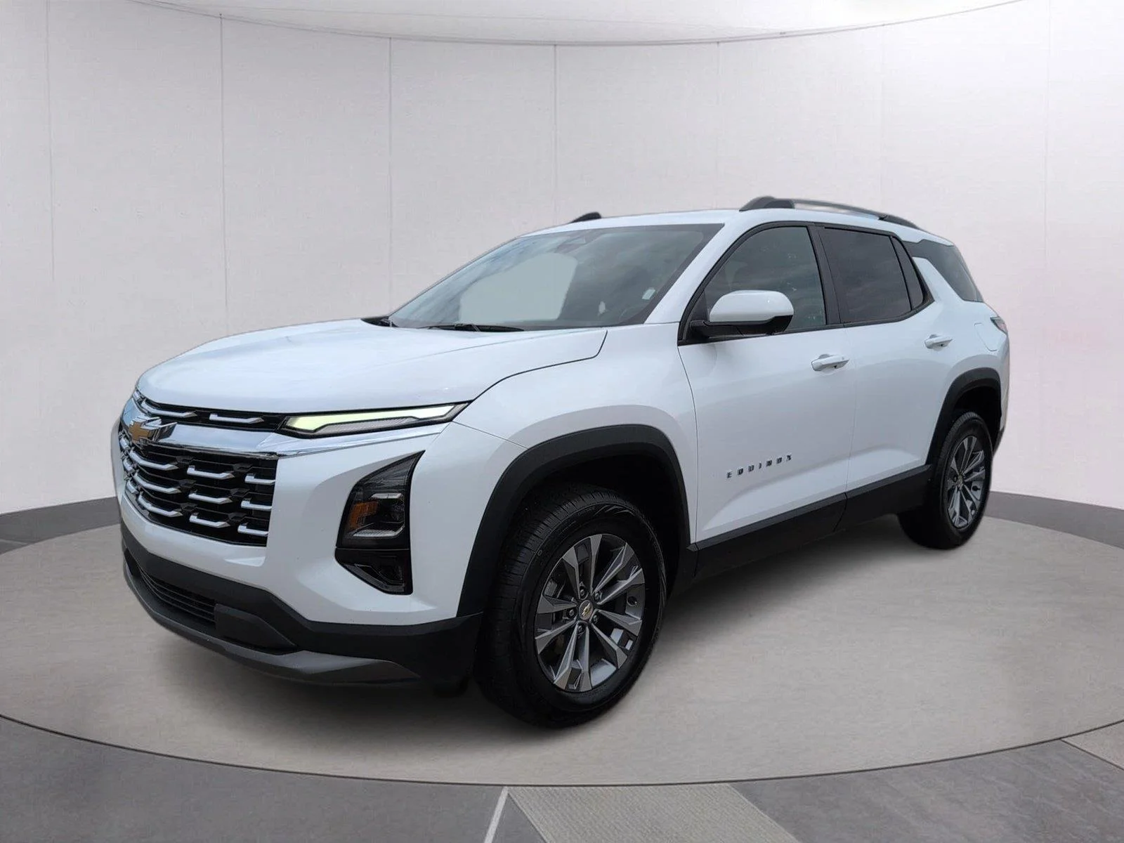 Used 2025 Summit White Chevrolet LT image 1