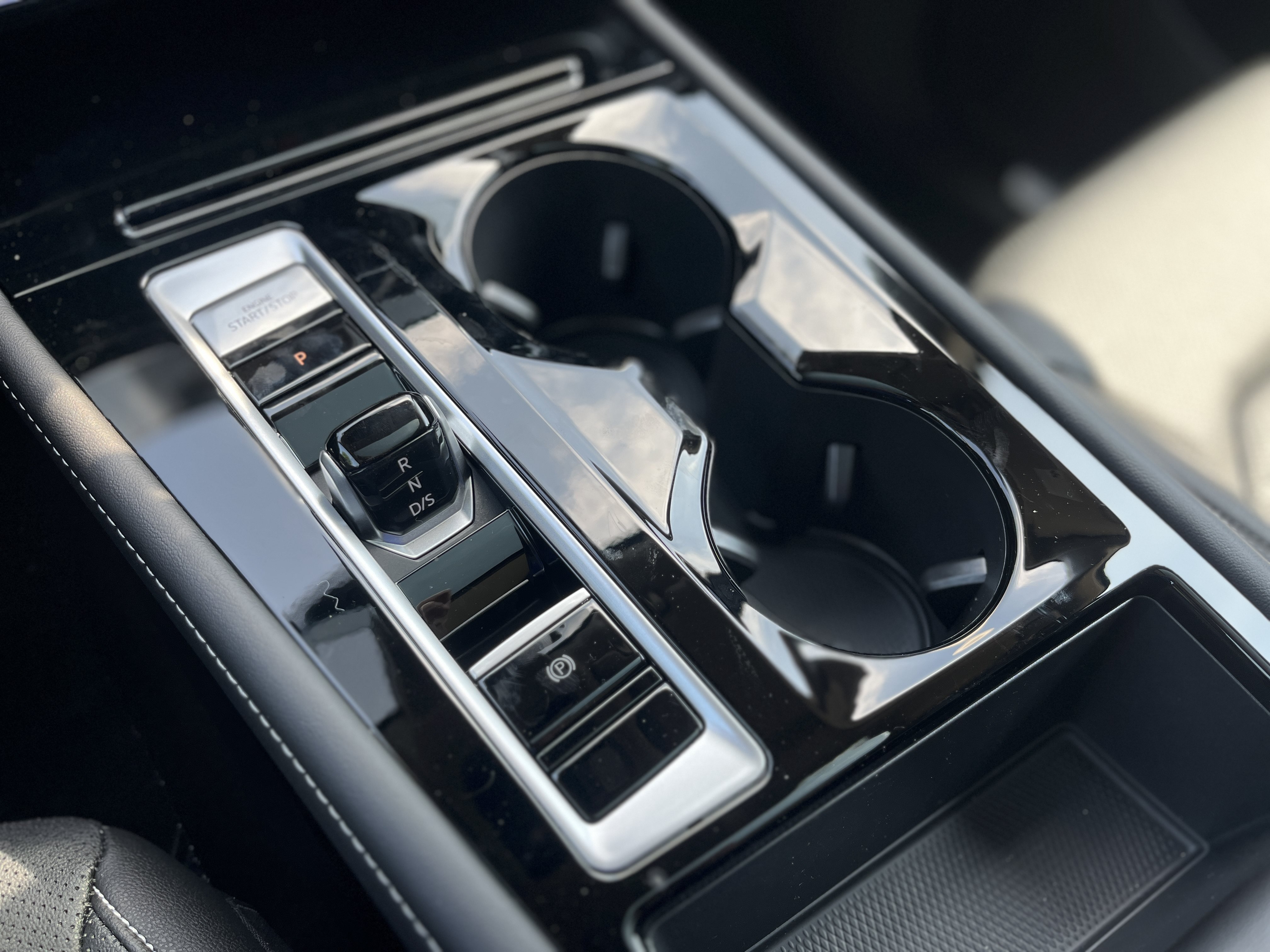 New 2026 Black Volkswagen 2.0T SE w/Technology image 5