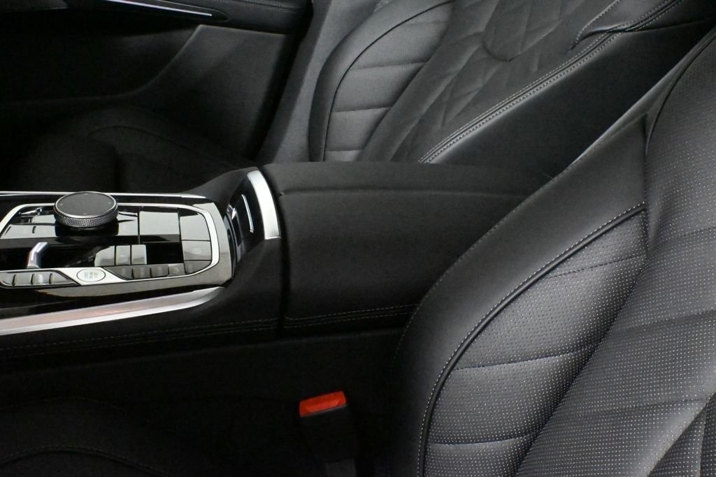 Used 2026 Black BMW xDrive40i image 26