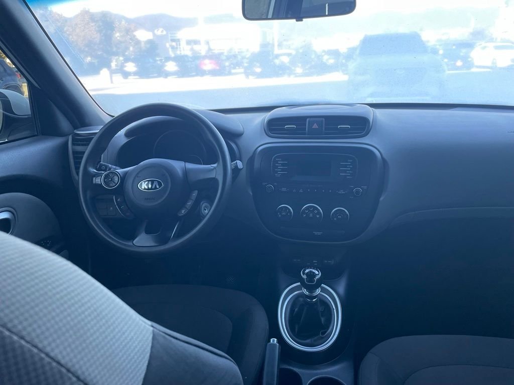 Used 2015 Clear White Kia Base image 11