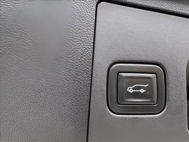 Used 2020 Crystal White Tricoat Cadillac AWD Sport image 10