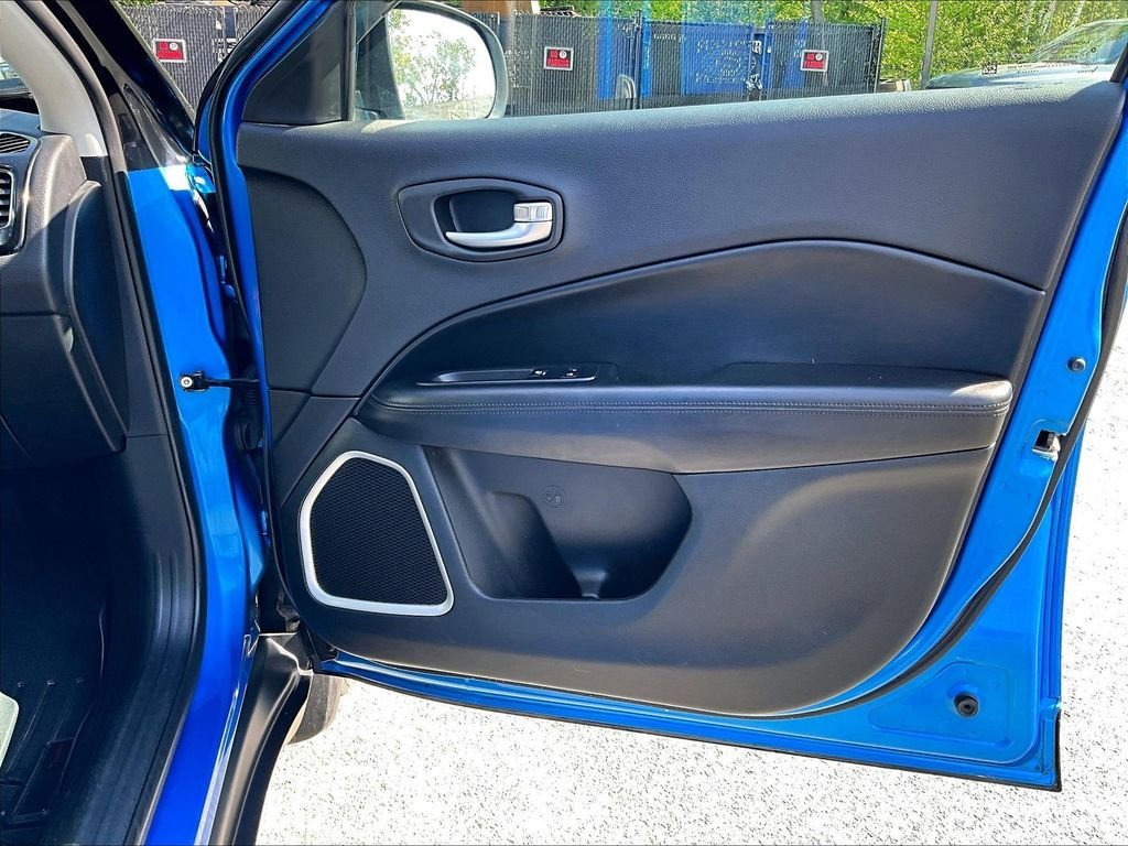 Used 2018 Laser Blue Pearlcoat Jeep Latitude image 19
