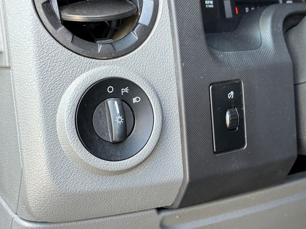 Used 2014 Oxford White Ford XLT image 19
