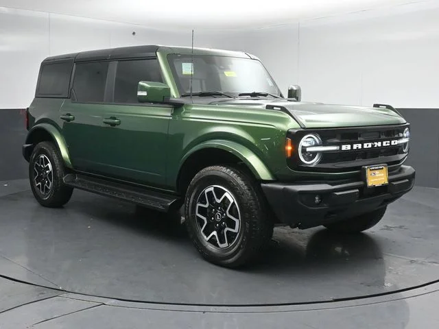 2025 Ford Bronco Outer Banks 4WD 4-door's photo