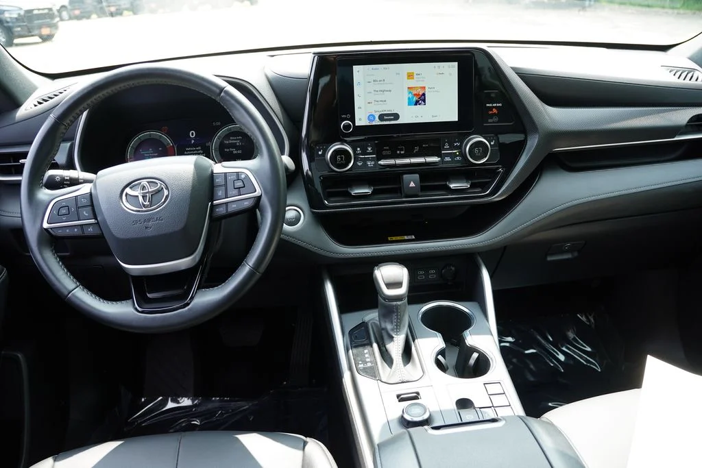 Used 2025 Celestial Silver Metallic Toyota XSE image 21
