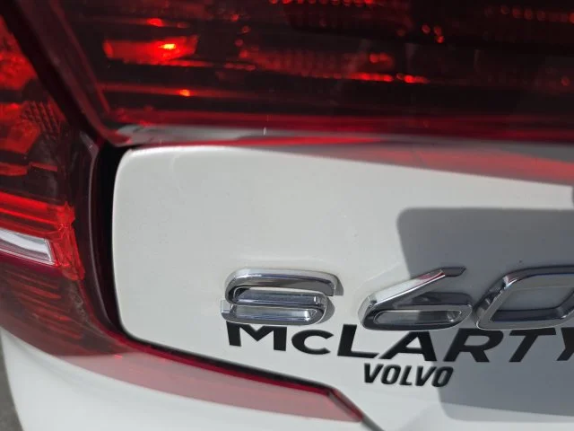 Used 2021 White Volvo T5 R-Design image 5