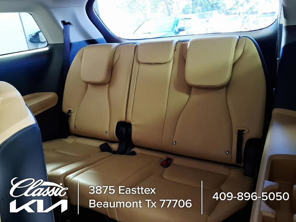 Used 2023 Red Kia LX Seat Package image 9