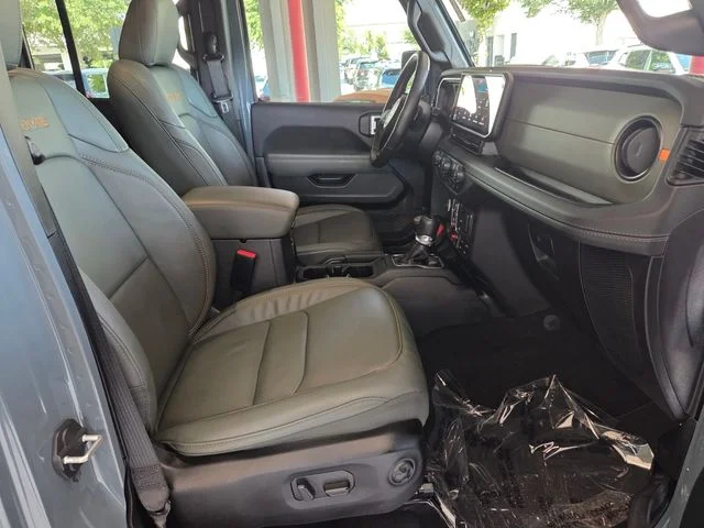 Used 2024 Gray Jeep Mojave image 15