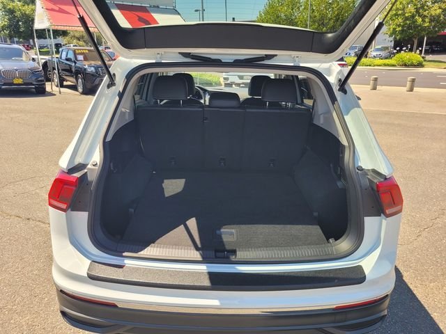Used 2023  Volkswagen 2.0T SE image 11