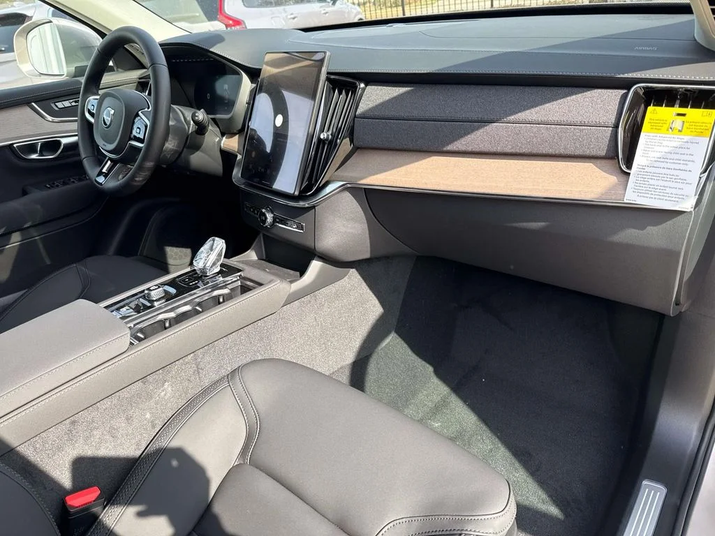 New 2026  Volvo B6 Plus 7-Seater image 17