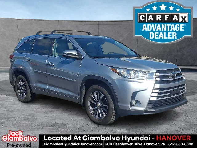 Used 2018 Silver Toyota XLE image 1