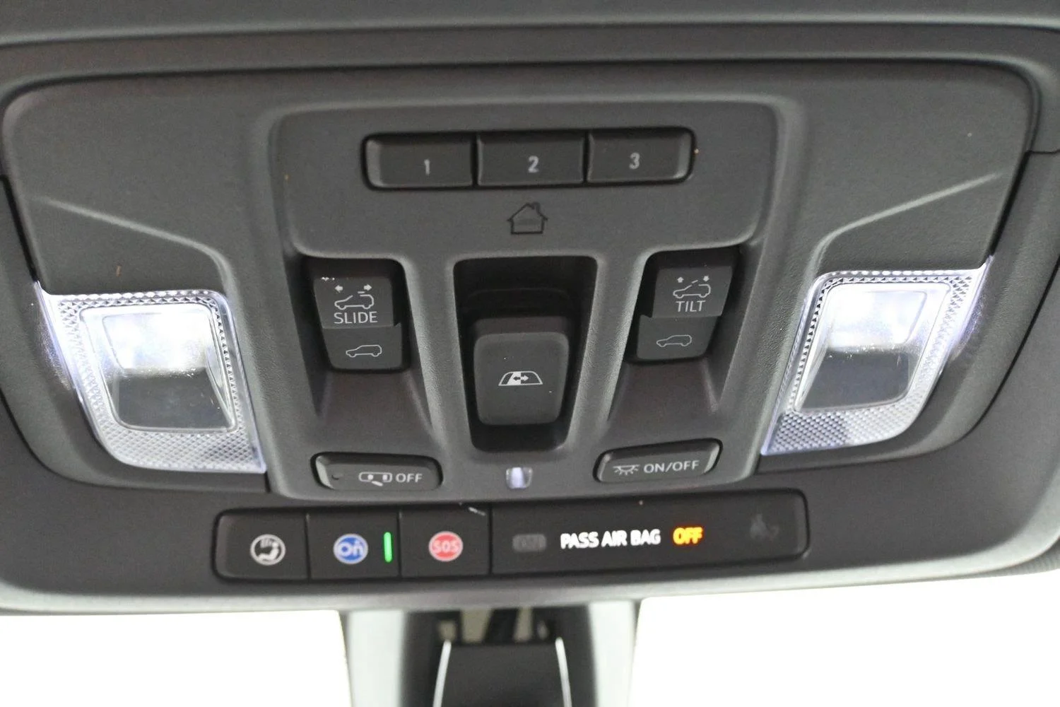 Used 2020 CARBON BLACK METALLIC GMC AT4 image 28
