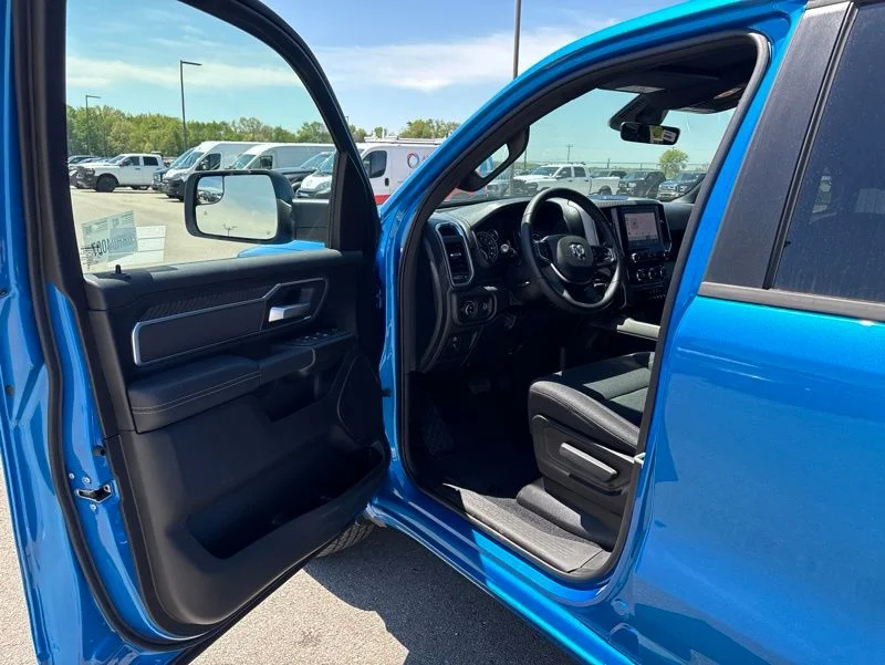 New 2026 Hydro Blue Pearl-Coat Exterior Paint RAM Big Horn/Lone Star image 15