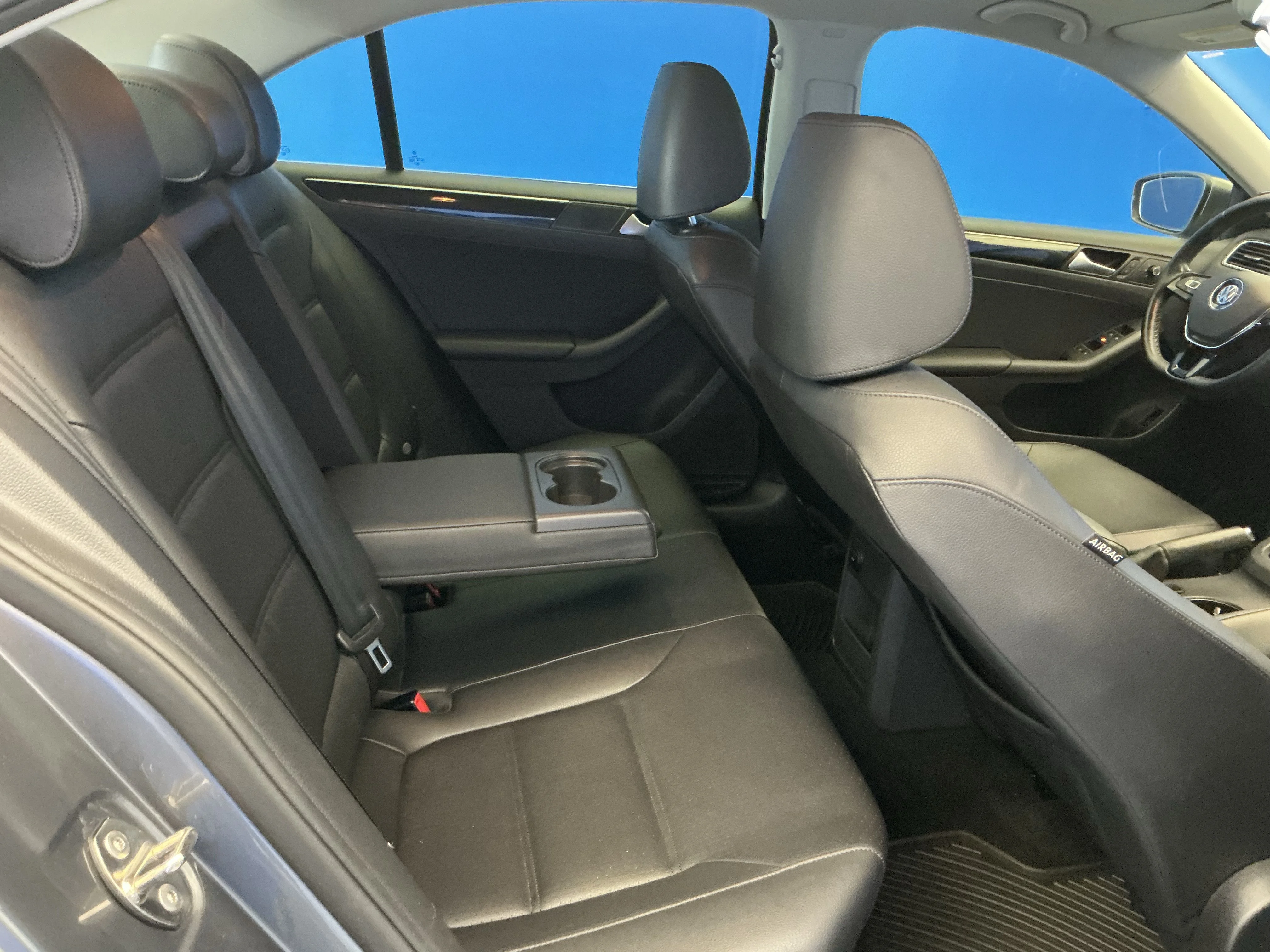 Used 2015 Platinum Gray Metallic Volkswagen 2.0L TDI SEL image 25