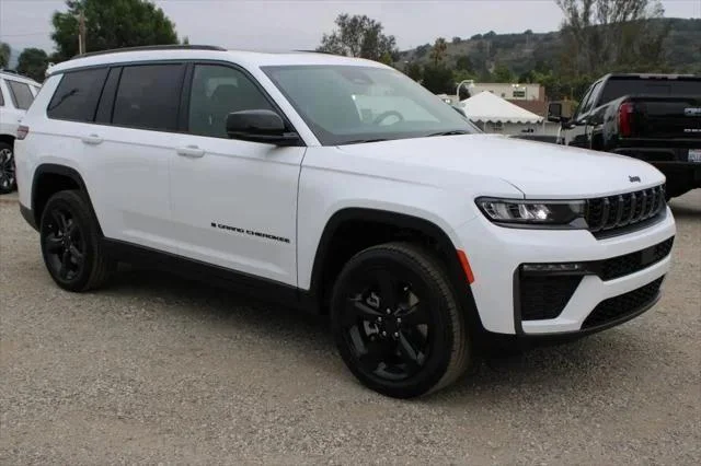 New 2026 Bright White Clear-Coat Exterior Paint Jeep Limited image 3