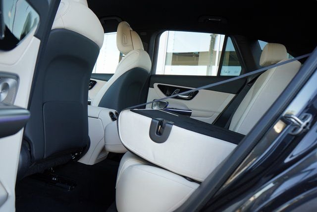 New 2026 Graphite Grey Metallic Mercedes-Benz GLC 300 image 29