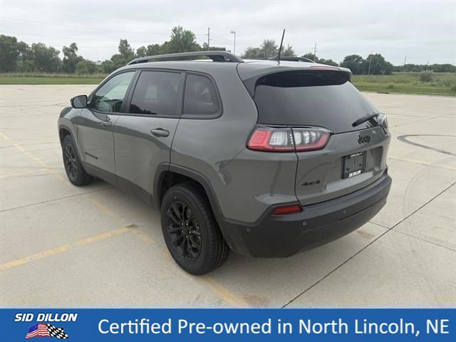 Used 2023 Sting-Gray Clearcoat Jeep Altitude Lux image 7