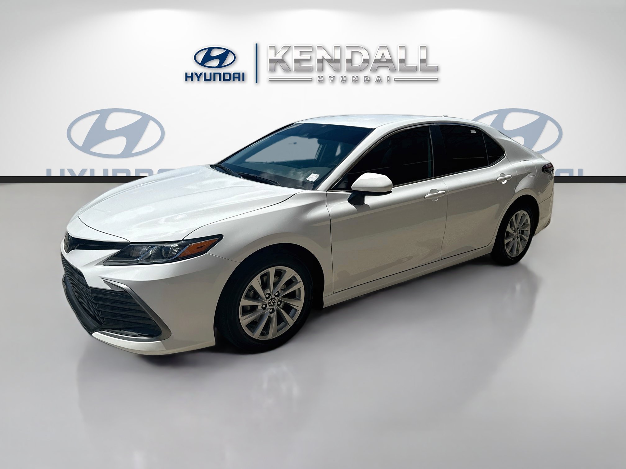 Used 2023 Ice Toyota LE image 3