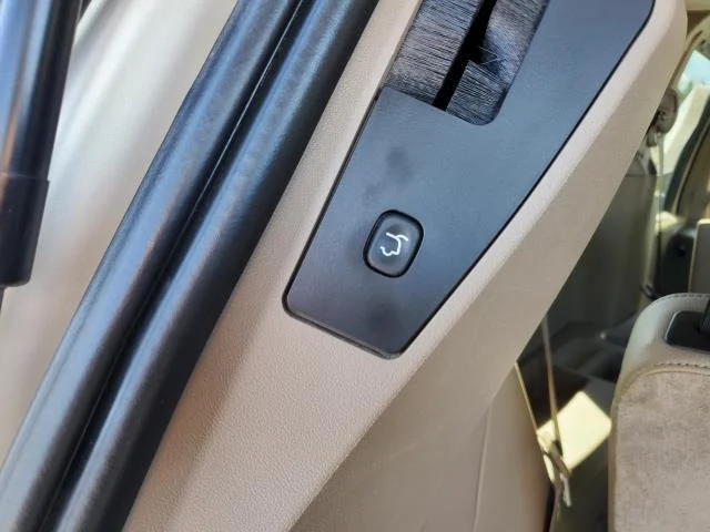 Used 2015 Cashmere/Sandstone Pearlcoat Chrysler Touring image 27