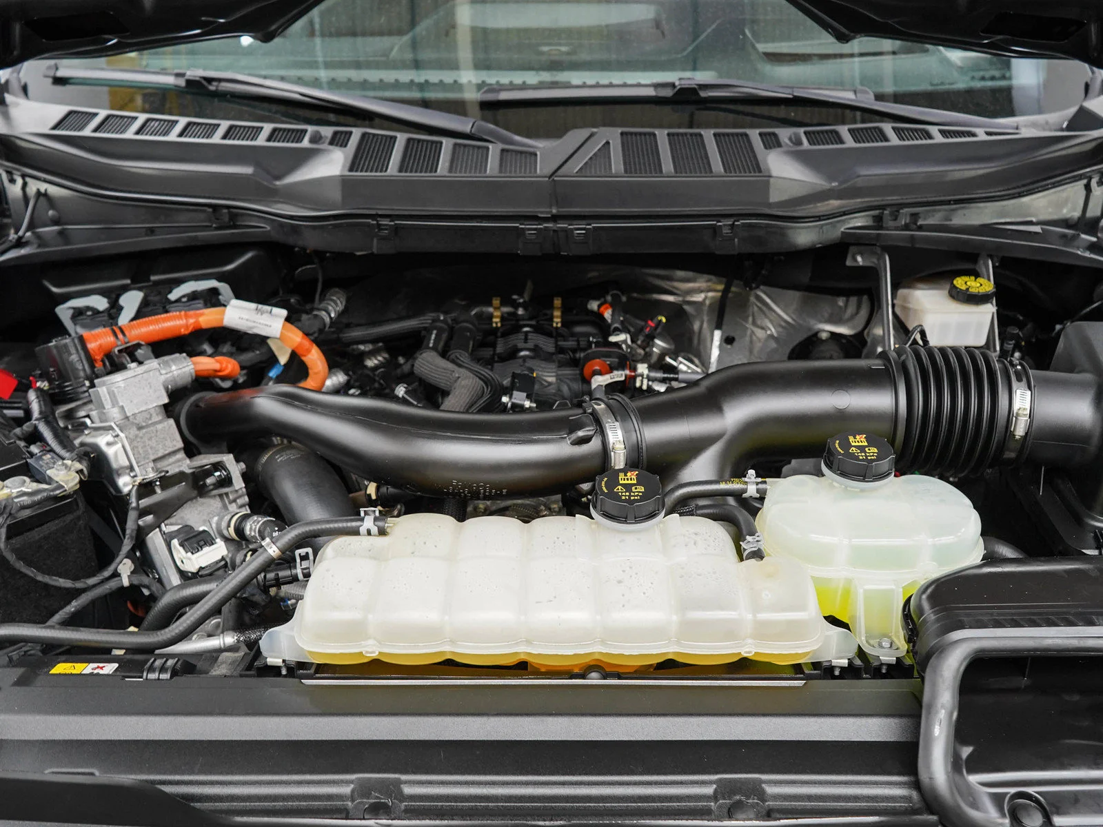 Used 2024 Gray Ford LARIAT image 33
