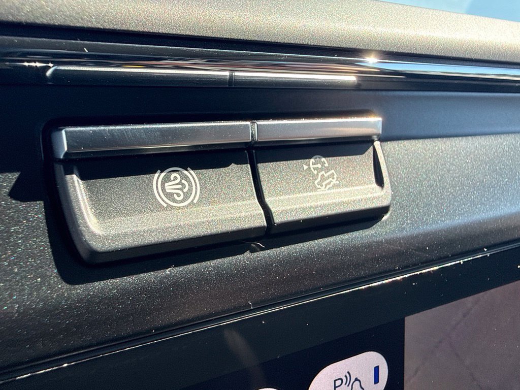 New 2026 Star White Metallic Tri-Coat Ford F-250® Lariat® image 34