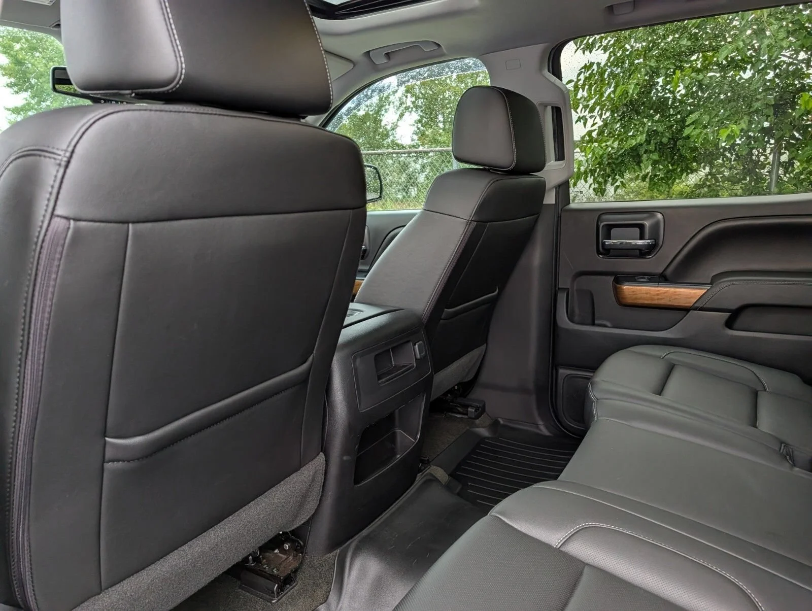 Used 2017 GRAPHITE METALLIC Chevrolet LTZ image 26