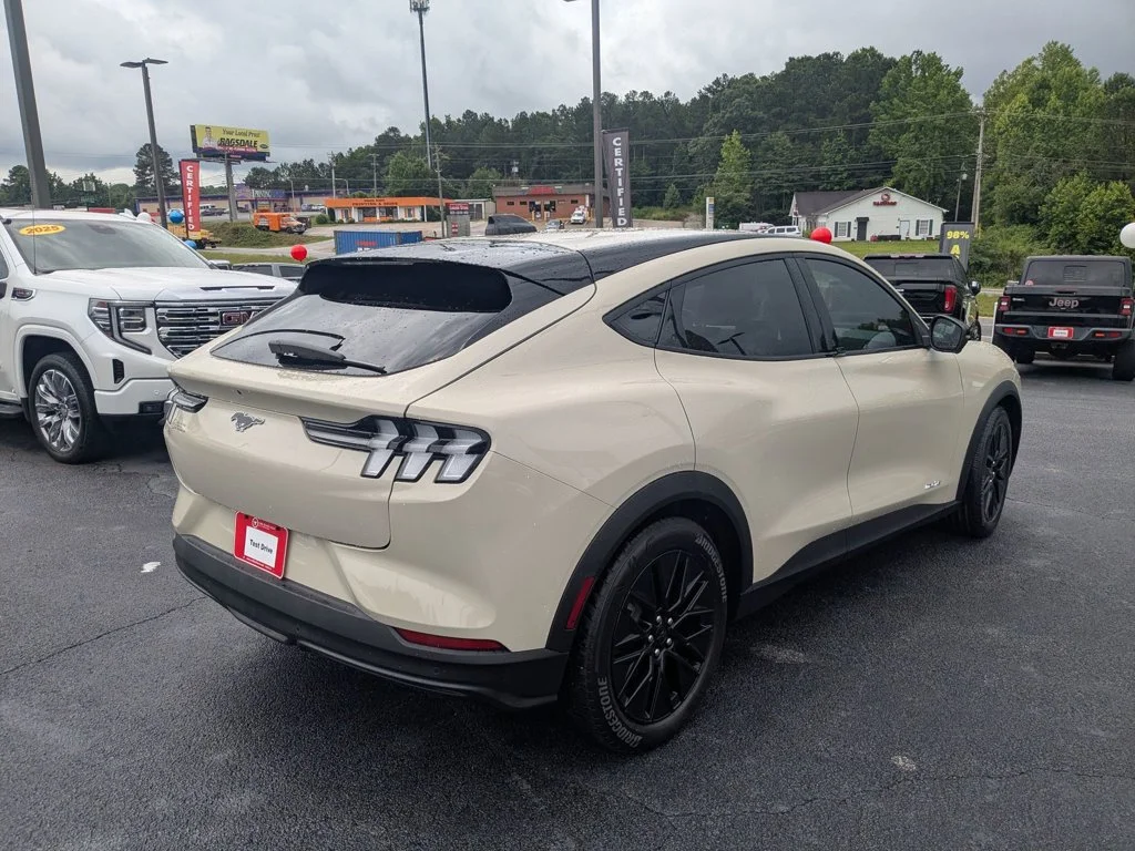 Used 2025  Ford Select image 5