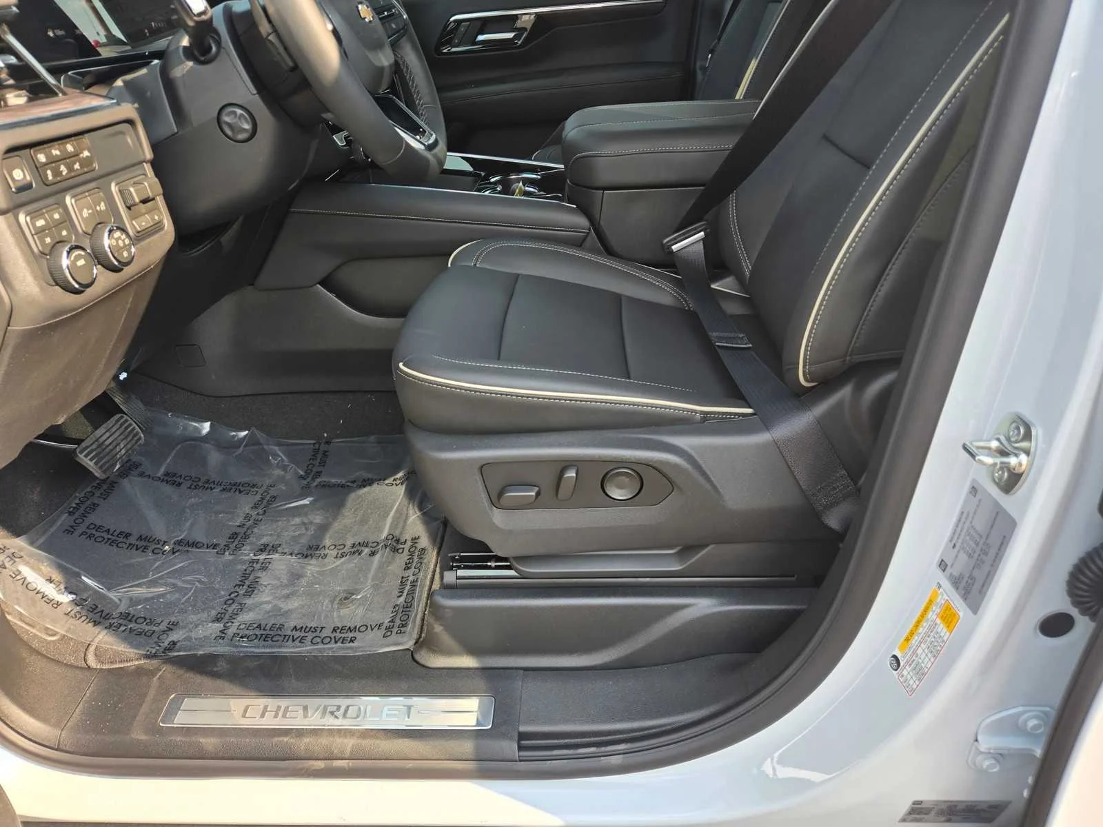 New 2026 Polar White Tricoat Chevrolet Premier image 18