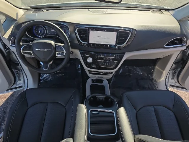 Used 2024 Silver Chrysler Touring L image 10