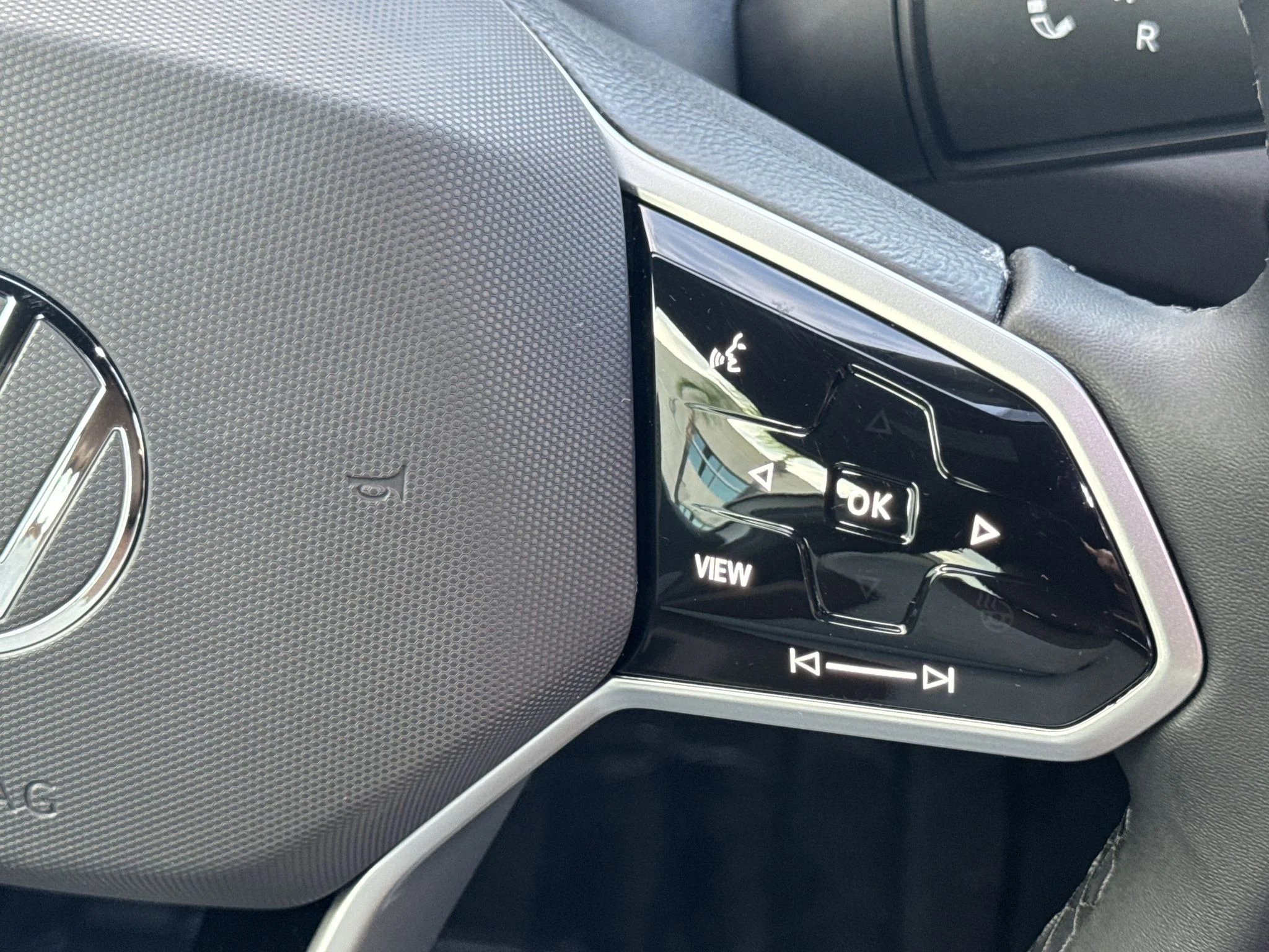 New 2026 Opal White Pearl Volkswagen Pro image 21