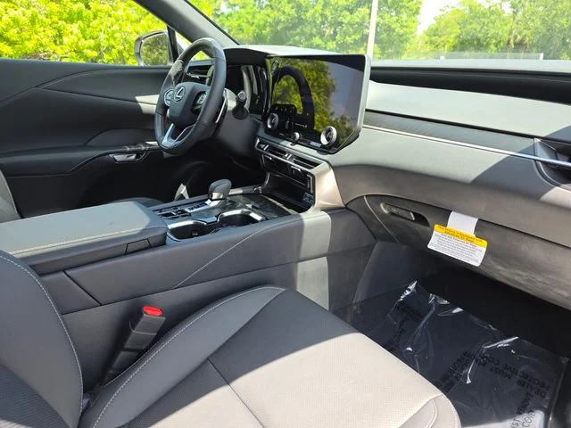 New 2026 Eminent White Pearl Lexus PREMIUM image 9