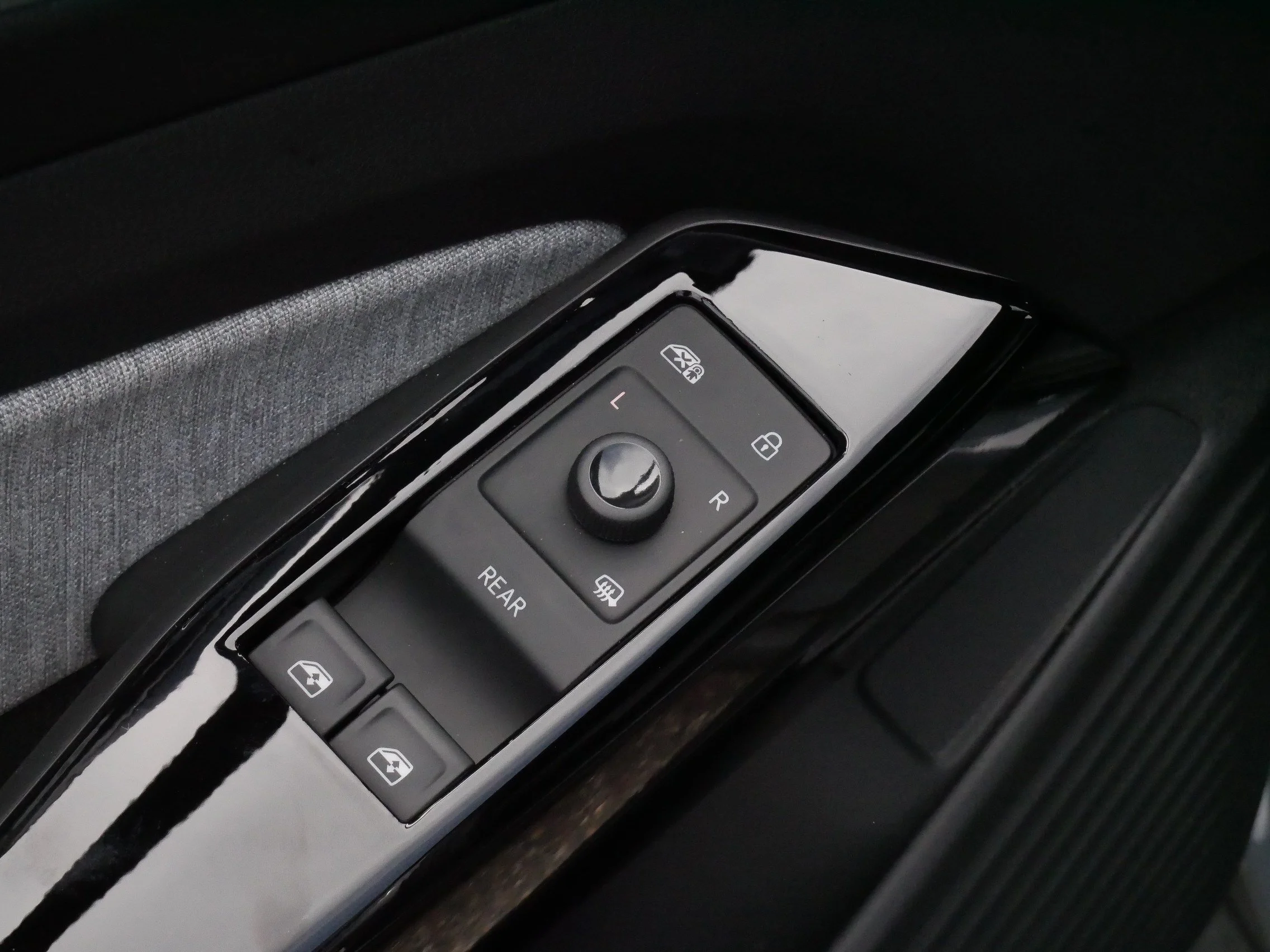 Certified Used 2025 Pure Gray Volkswagen Pro image 19