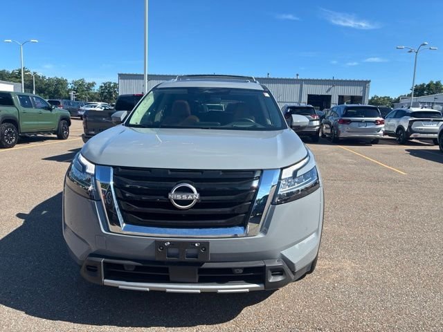 Used 2023 Gray Nissan Platinum image 8