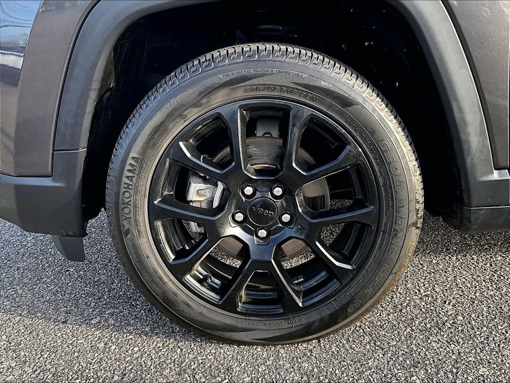 Used 2022 Gray Jeep Altitude image 7