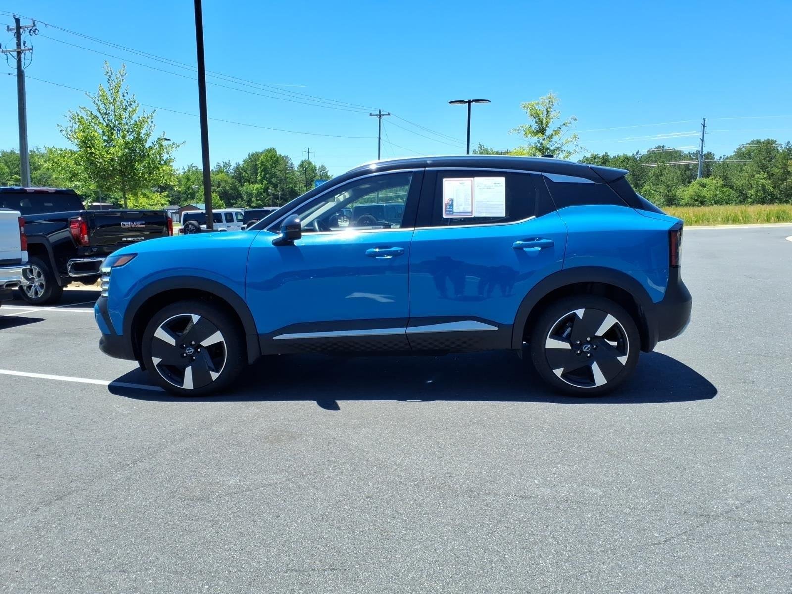 Used 2025 Arctic Ice Blue Metallic/Super Black Nissan SR image 3