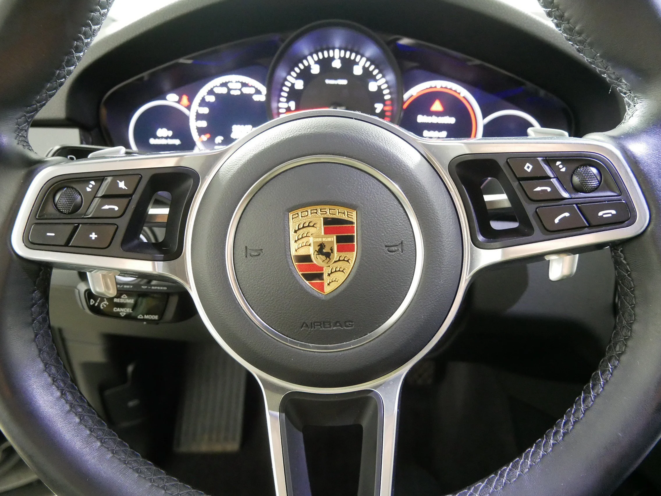 2022 Porsche Cayenne Platinum Edition - Photo 25