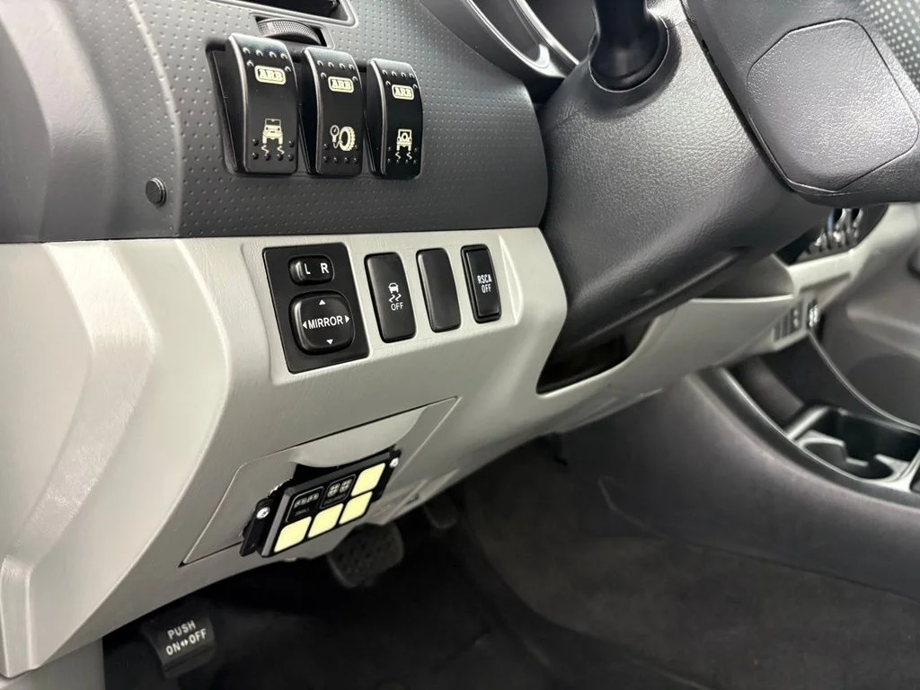 Used 2014 White Toyota Base image 15
