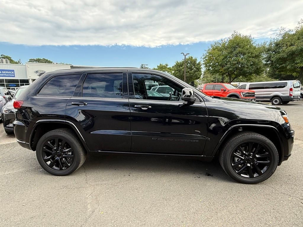 Used 2022 Black Jeep Laredo X image 5