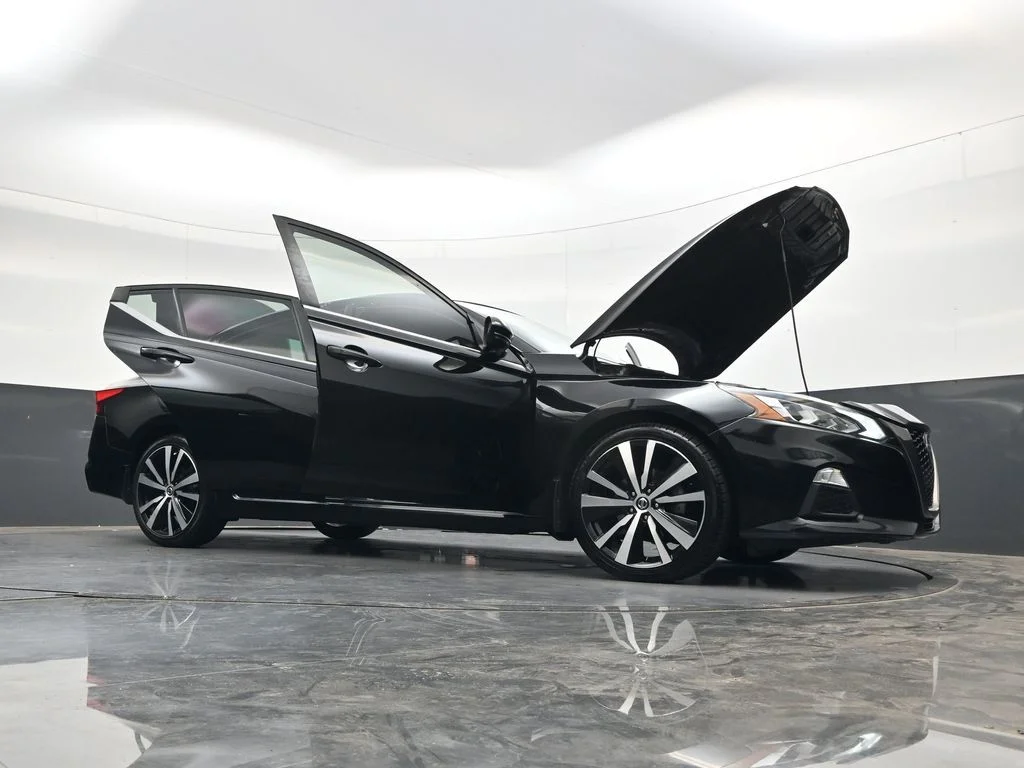 Used 2021 Black Nissan 2.5 SR image 57