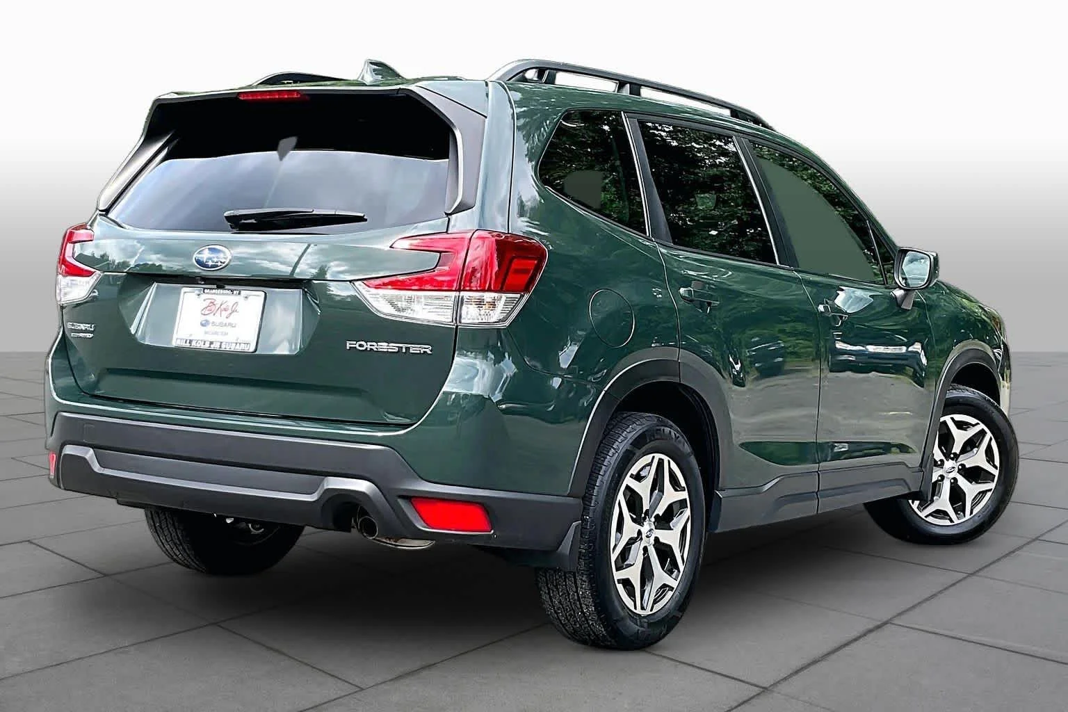 Used 2023 Cascade Green Silica Subaru Premium image 2